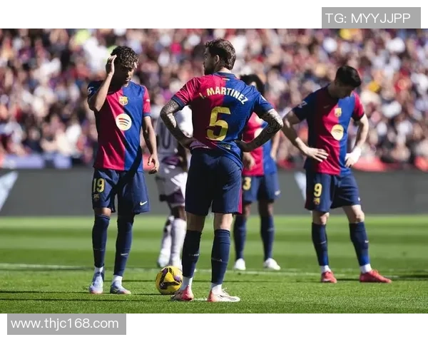 足球明星背影高清壁纸展现运动魅力与激情瞬间的完美结合